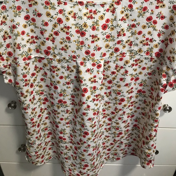 Cute spring blouse - Picture 2 of 3